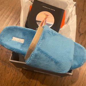 Vionic Dream slippers NIB